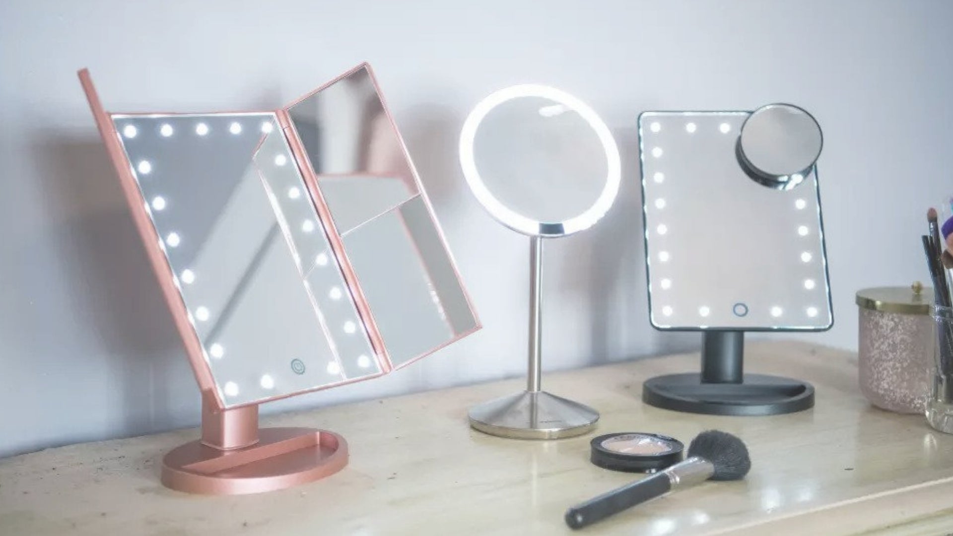 Why Beauty Makeup Mirror Is Needed - GadgetiCloud blog makeup led lighted magnifying