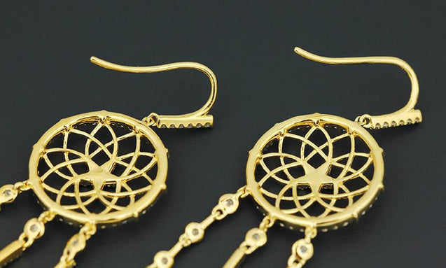 APM AE10785OXY dream catcher earing close up