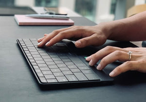Mokibo 2-in-1 Touchpad-embedded Wireless Keyboard - GadgetiCloud